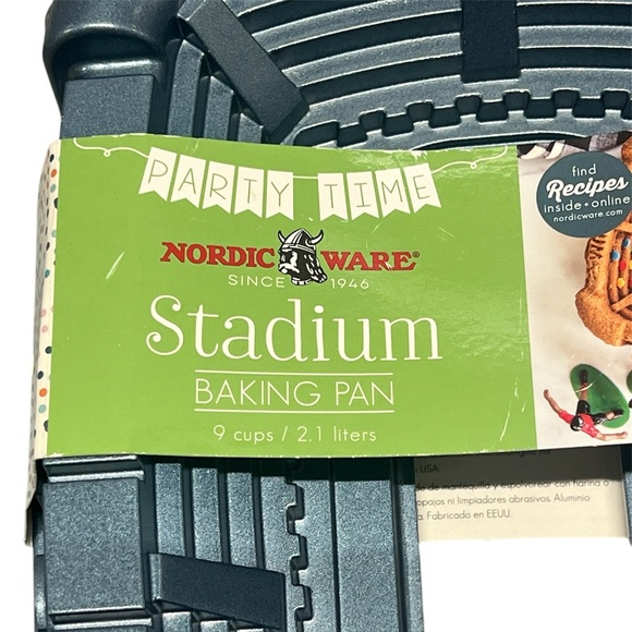 NWT Nordic Ware Stadium Bundt Pan - Picture 2 of 12